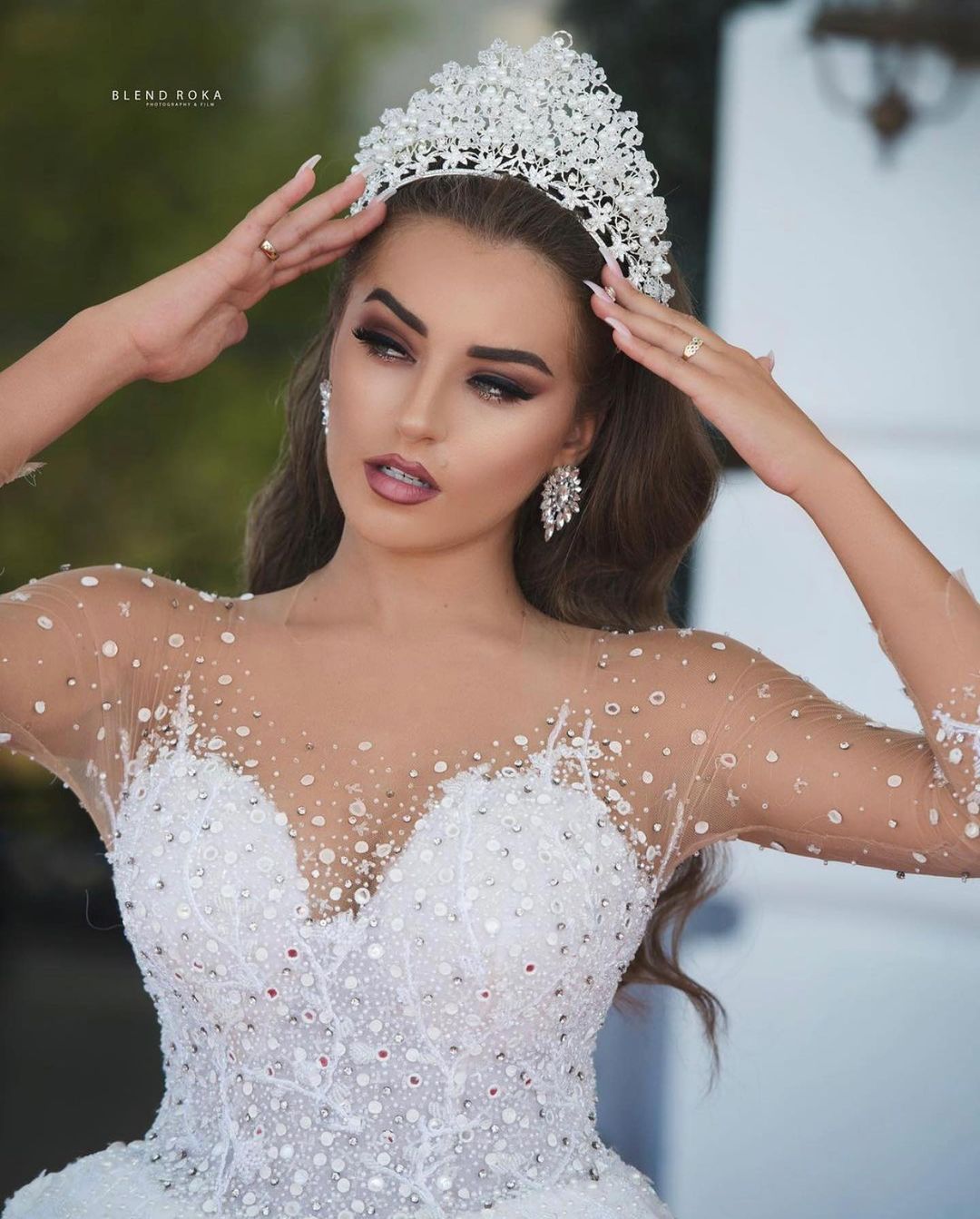 Luxury Long Ball Gown Sweeteart Beads Glitter Wedding Dress with Sleev BIZTUNNEL Luxury Long Ball Gown Sweeteart Beads Glitter Wedding Dress with Sleev BIZTUNNEL