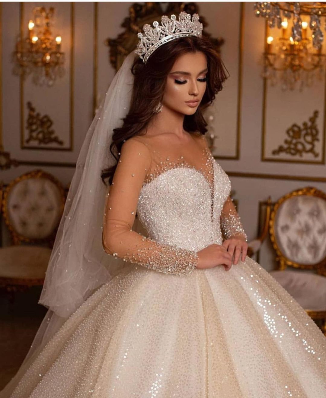 Luxury Ball Gown Scoop Neckline Long Sleeves Sequin Wedding Dress C151
