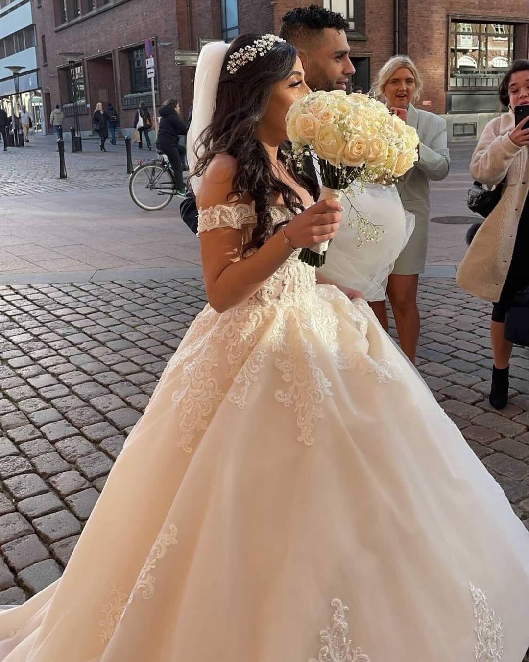 Modest Long A-Line Off-The-Shoulder Tulle Princess Wedding Dress with Lace Modest Long A-Line Off-The-Shoulder Tulle Princess Wedding Dress with Lace