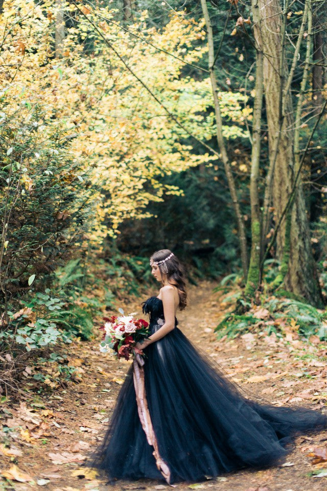 Modest Long A-line Princess Strapless Tulle Black Wedding Dress with Appliques Lace Modest Long A-line Princess Strapless Tulle Black Wedding Dress with Appliques Lace