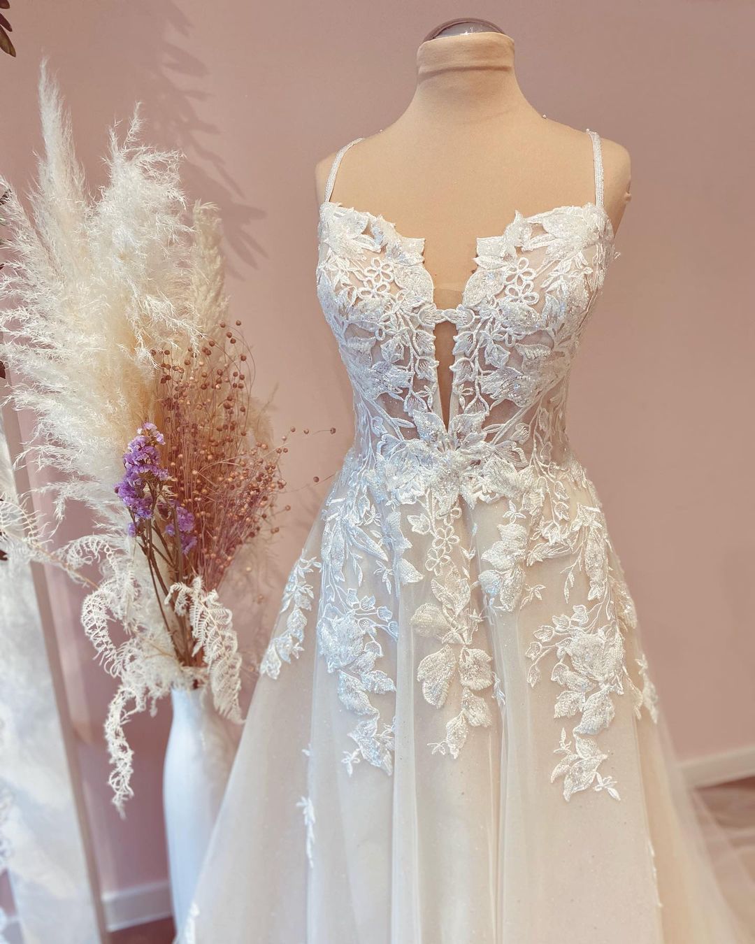 A-line Spaghetti Straps Vintage Tulle Modest Beach Wedding Dresses with Applique UQW0024 main image 0