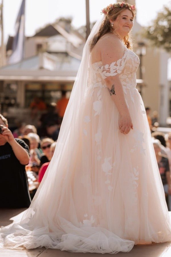 
                  
                    Biztunnel Off-the-Shoulder Plus Size Wedding Dresses with Lace Applique
                  
                