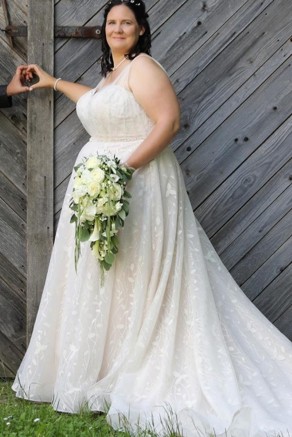 Biztunnel Plus Size Sleeveless Tulle Wedding Dresses with Lace Applique