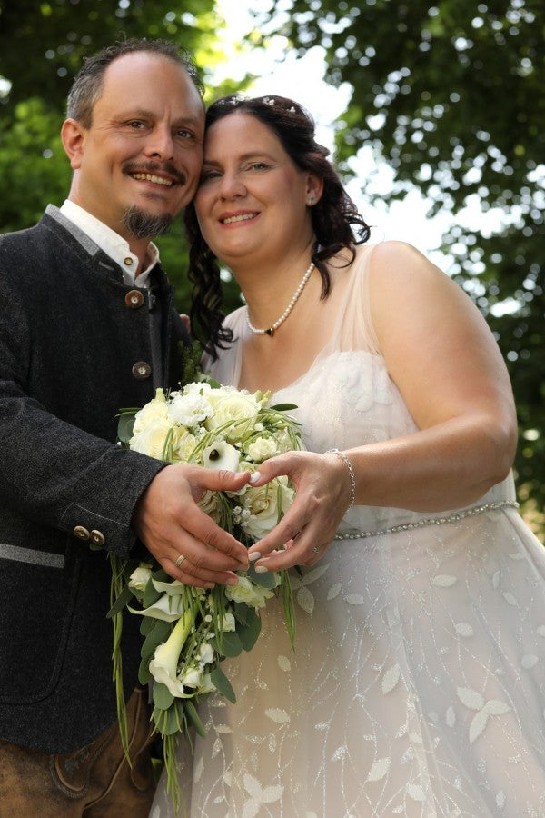 
                  
                    Biztunnel Plus Size Sleeveless Tulle Wedding Dresses with Lace Applique
                  
                