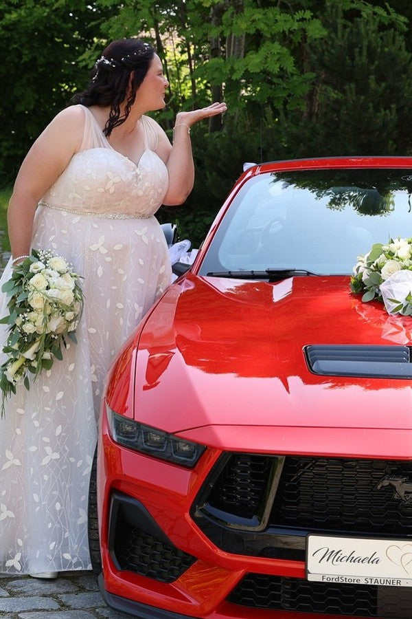 
                  
                    Biztunnel Plus Size Sleeveless Tulle Wedding Dresses with Lace Applique
                  
                