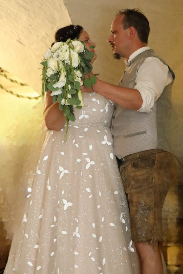 
                  
                    Biztunnel Plus Size Sleeveless Tulle Wedding Dresses with Lace Applique
                  
                