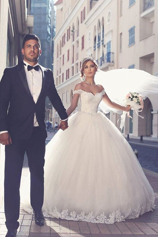 Carregar imagem no visualizador da galeria, Romantic White Long A-line Off The Shoulder Sweetheart Wedding Dresses With Lace-BIZTUNNEL
