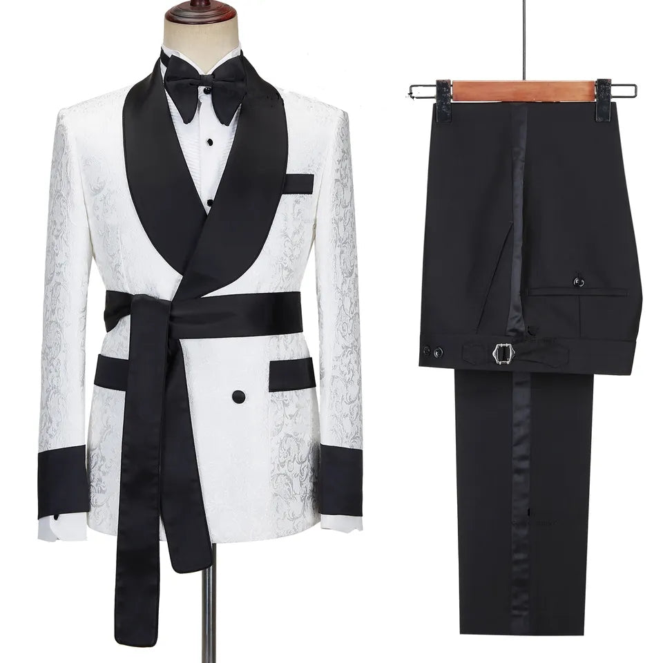 
                  
                    Sean Simple White Double Breasted Jacquard Wedding Suits With Black Shawl Lapel
                  
                