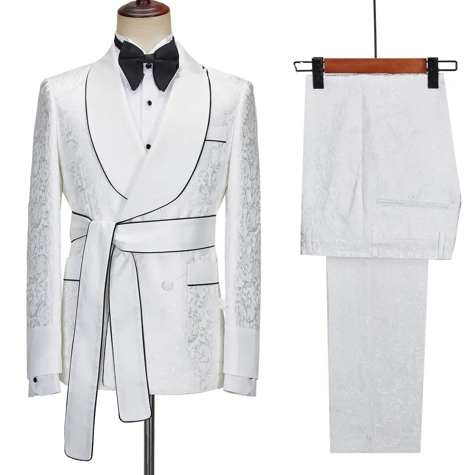 
                  
                    Shelton Classic White Shawl Lapel Double Breasted Jacquard Wedding Suits
                  
                