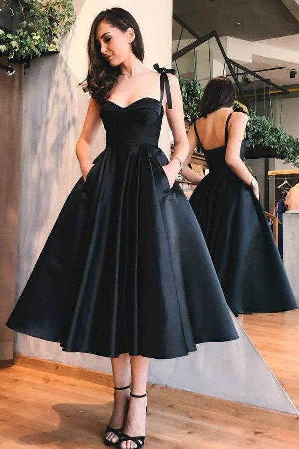 Carregar imagem no visualizador da galeria, Short Sweetheart Satin Backless Black Prom Dress with Pockets-BIZTUNNEL

