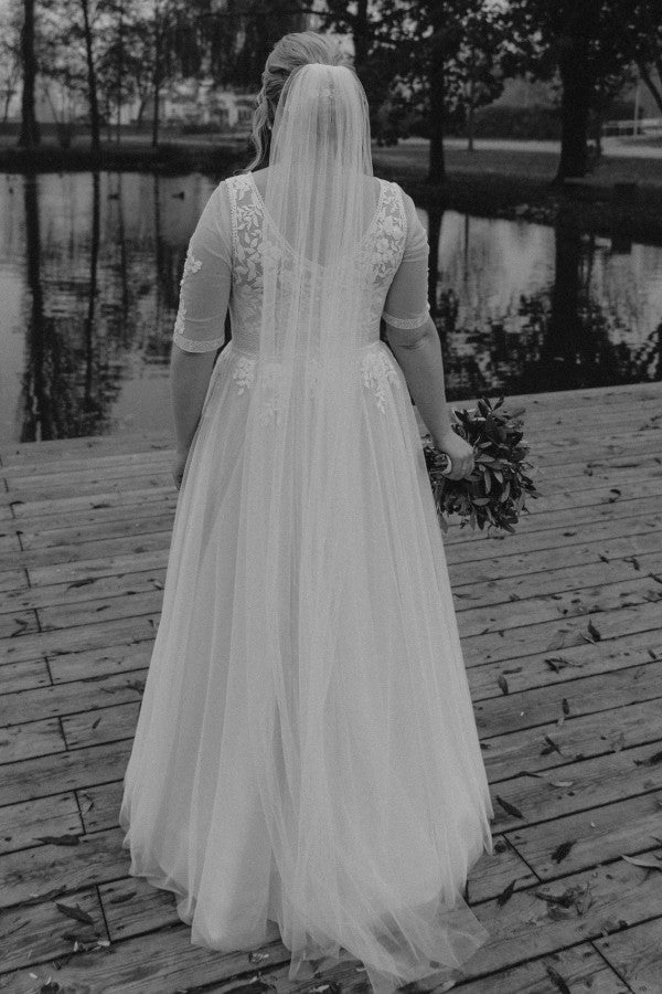 
                  
                    Biztunnel Simple Half Sleeves Plus Size A-line Lace Wedding Dresses
                  
                