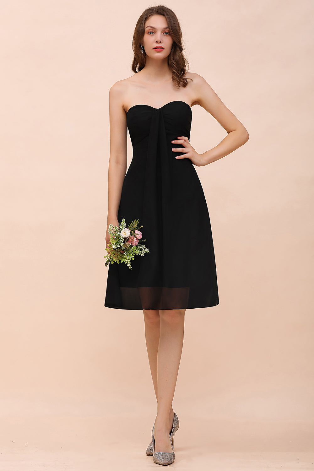 Carregar imagem no visualizador da galeria, Simple Short Strapless A-line Chiffon Backless Black Bridesmaid Dress-BIZTUNNEL
