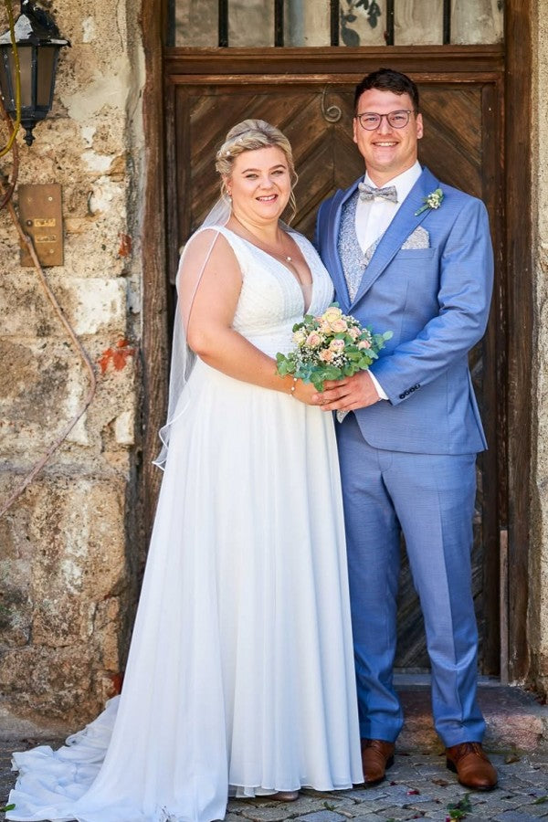 Biztunnel Simple Sleeveless Deep V-neck Plus Size Wedding Dresses