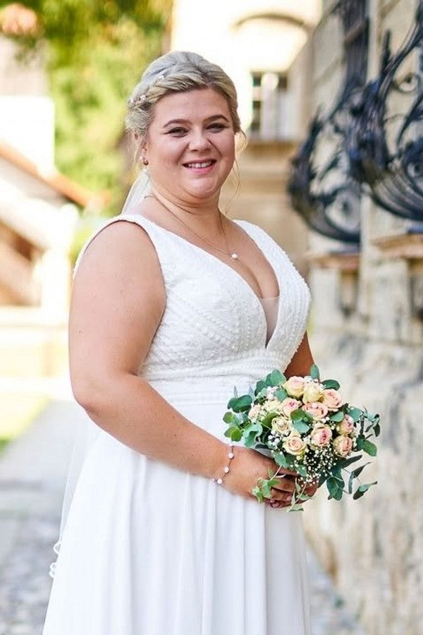 
                  
                    Biztunnel Simple Sleeveless Deep V-neck Plus Size Wedding Dresses
                  
                