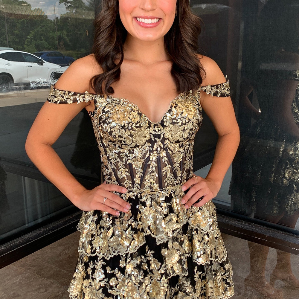 
                  
                    Sparkly A-Line Black Tiered Short Homecoming Prom Dress with Lace 
                  
                