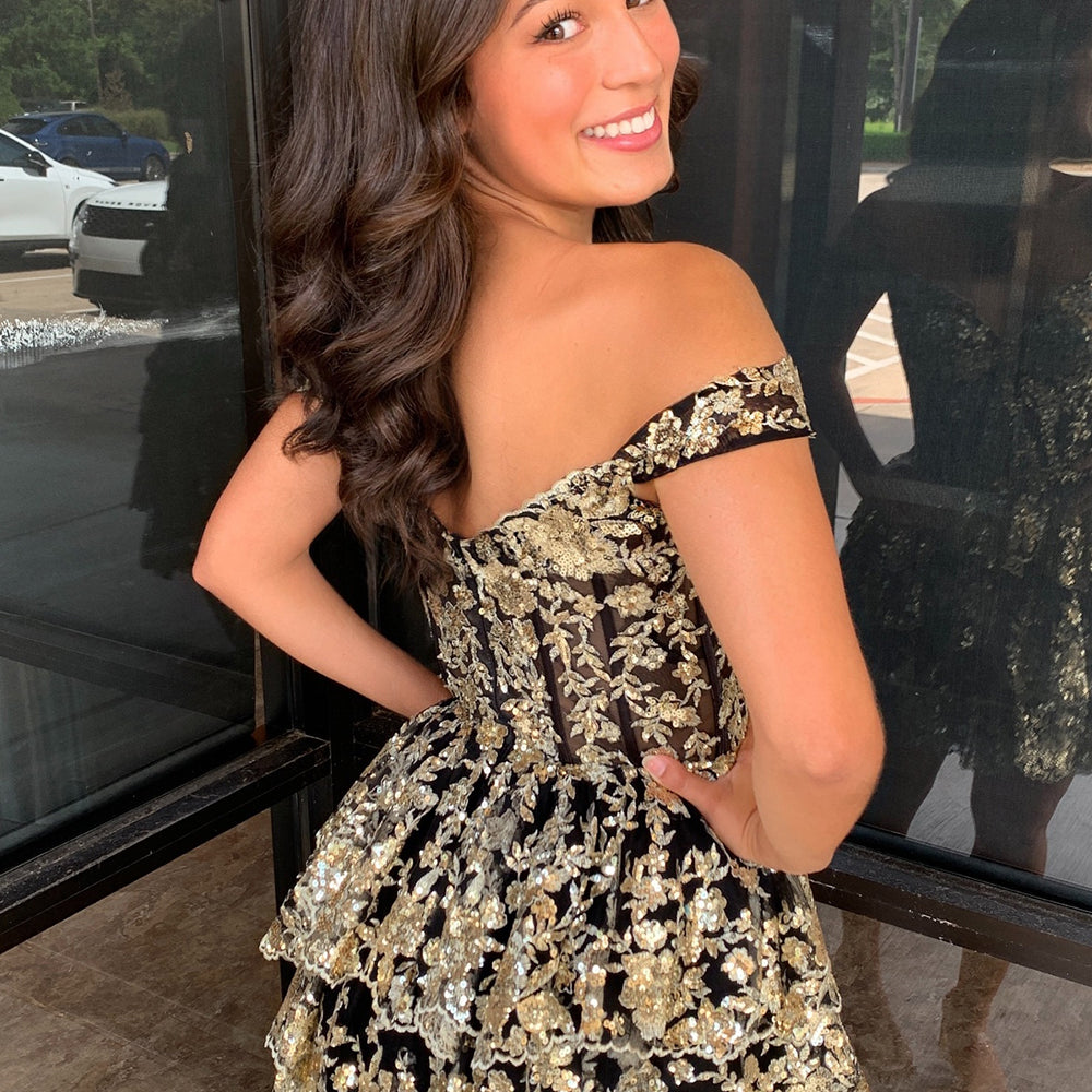 
                  
                    Sparkly A-Line Black Tiered Short Homecoming Prom Dress with Lace 
                  
                