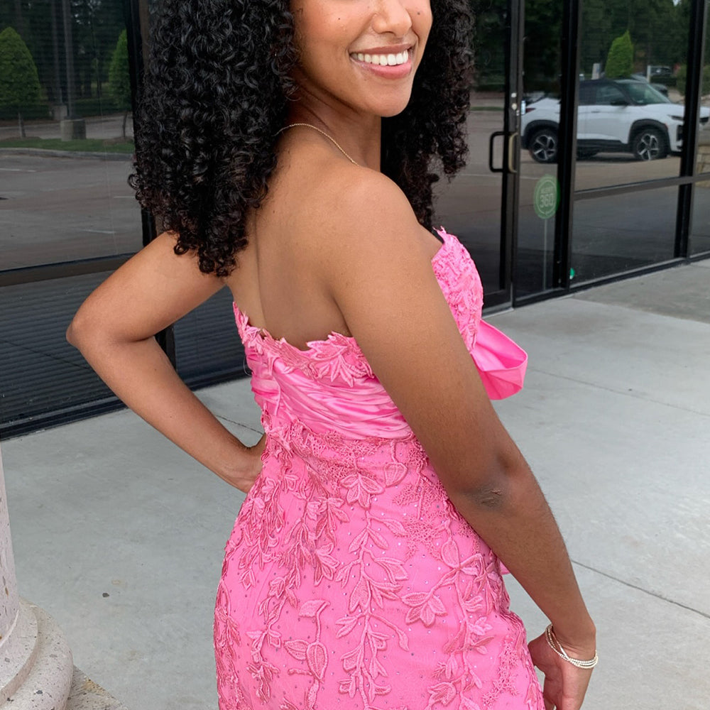 
                  
                    Sweetheart Pink Bodycon Short Homecoming Dress with Appliques
                  
                