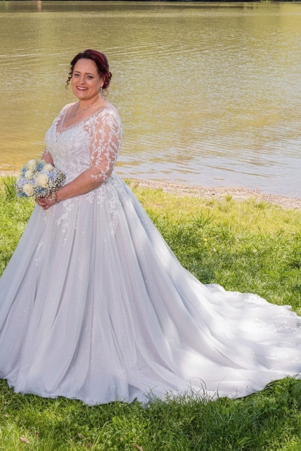 Biztunnel V-neck Plus Size Tulle A-line Wedding Dresses with Lace Applique
