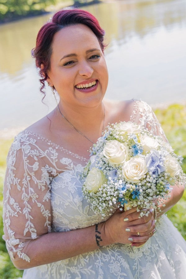 
                  
                    Biztunnel V-neck Plus Size Tulle A-line Wedding Dresses with Lace Applique
                  
                