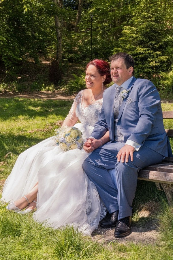 
                  
                    Biztunnel V-neck Plus Size Tulle A-line Wedding Dresses with Lace Applique
                  
                