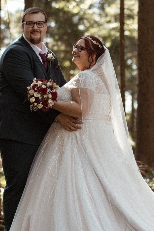 
                  
                    Biztunnel V-neck Short Sleeves Plus Size Wedding Dresses with Sash
                  
                